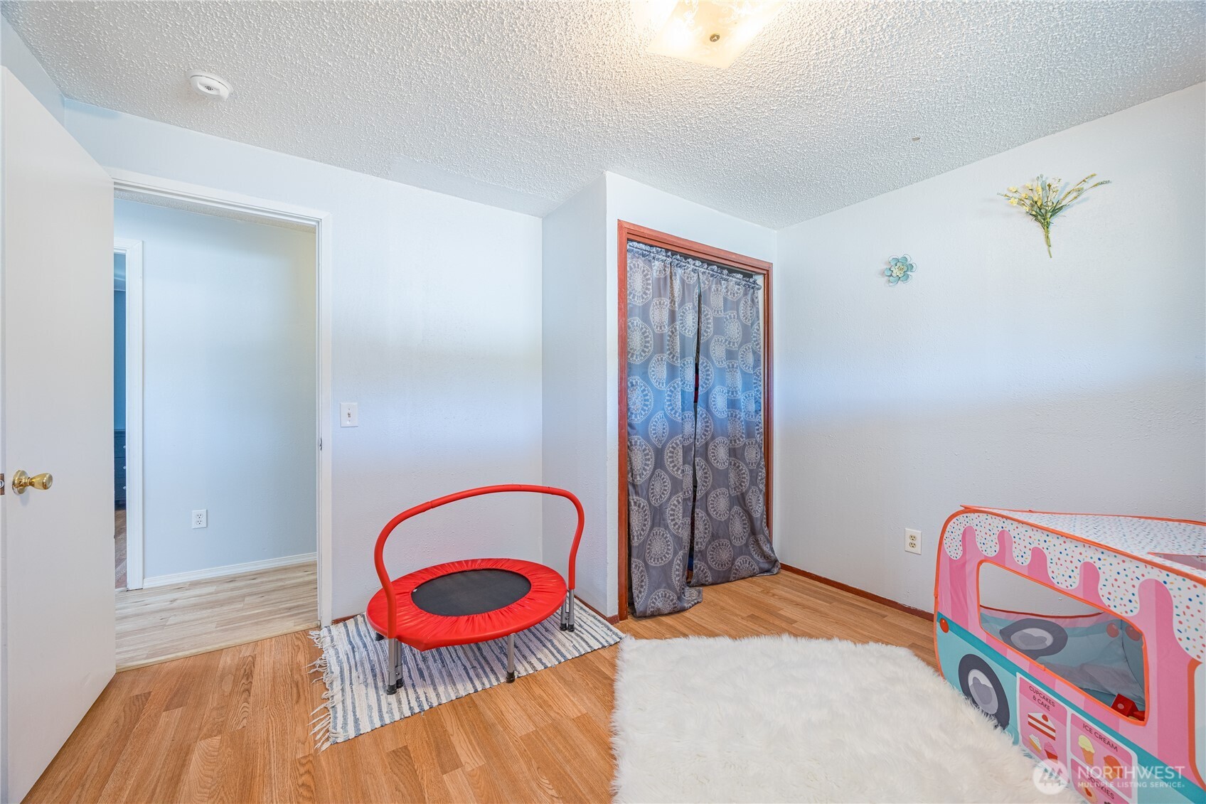642 Kitchen-Dick Road Sequim, WA 98382 - Photo 20 of 40 a bedroom with a bed and a chandelier