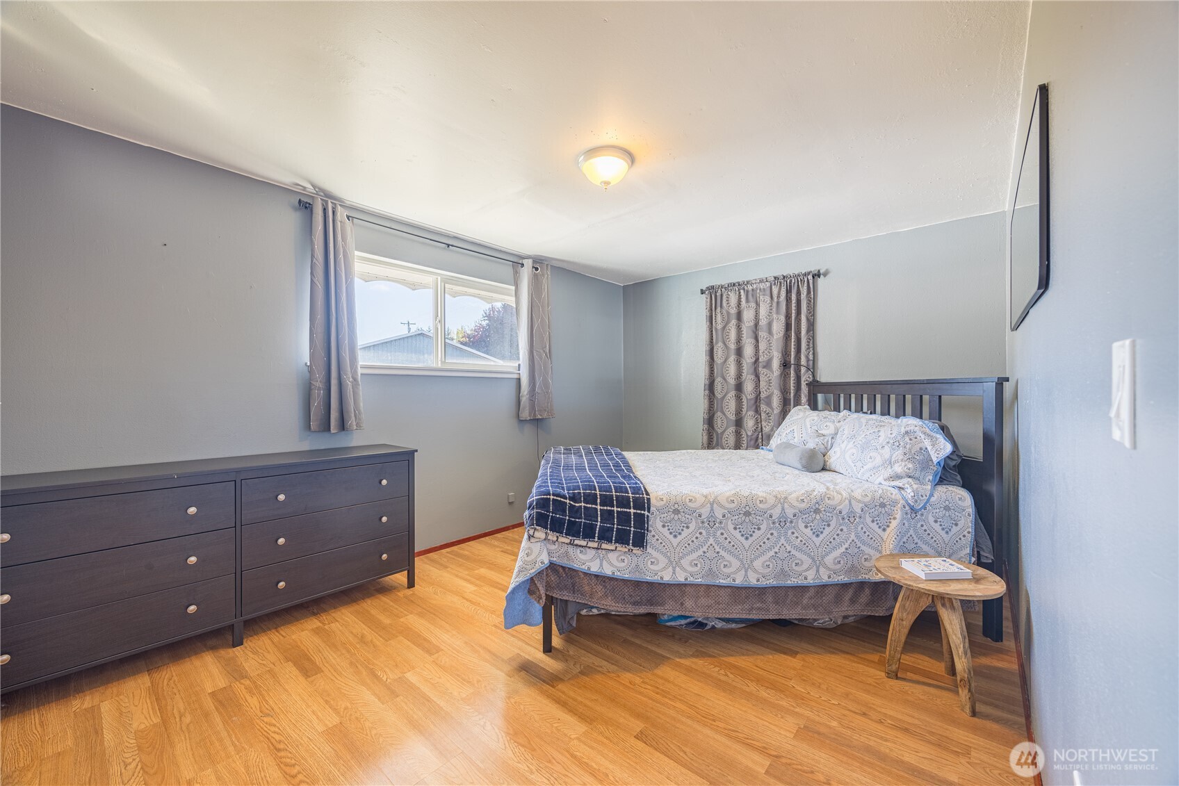 642 Kitchen-Dick Road Sequim, WA 98382 - Photo 21 of 40 a bedroom with a bed and window