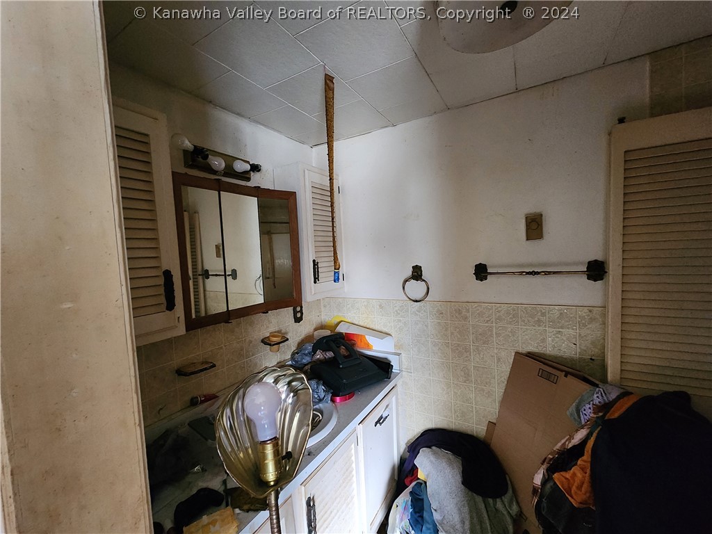 48 Vantage Point Road Logan, WV 25601 - Photo 2 of 11 Gallery Image 2