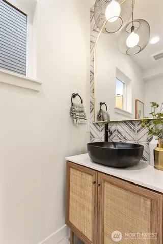 $889,000 | 3404 33rd Avenue West, Seattle, WA 98199