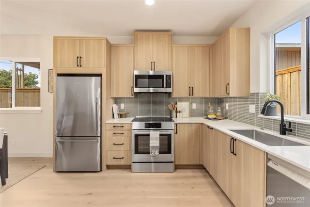 $889,000 | 3404 33rd Avenue West, Seattle, WA 98199