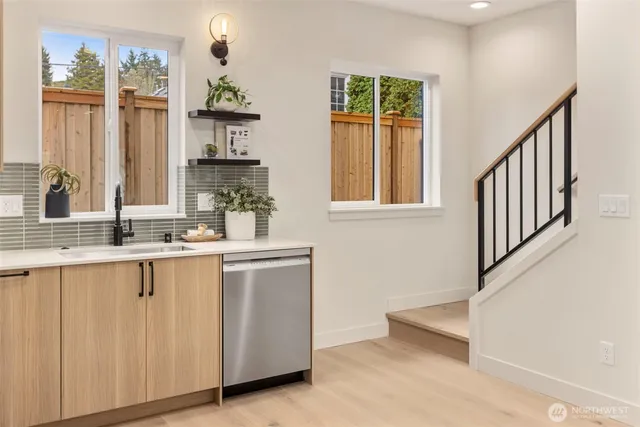 $889,000 | 3404 33rd Avenue West, Seattle, WA 98199