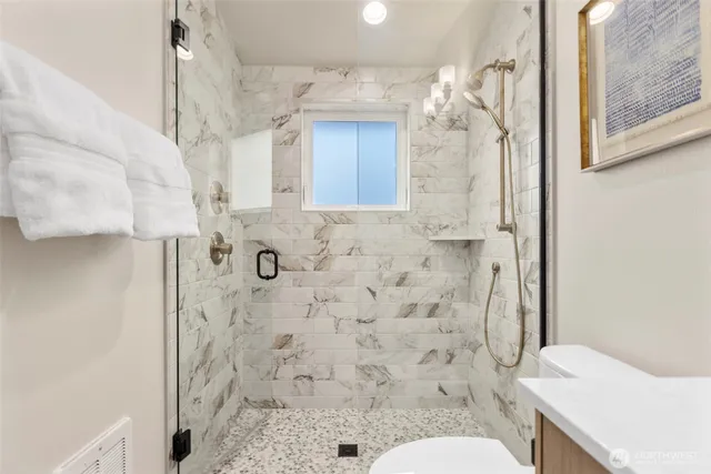 $889,000 | 3404 33rd Avenue West, Seattle, WA 98199