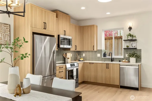 $889,000 | 3404 33rd Avenue West, Seattle, WA 98199