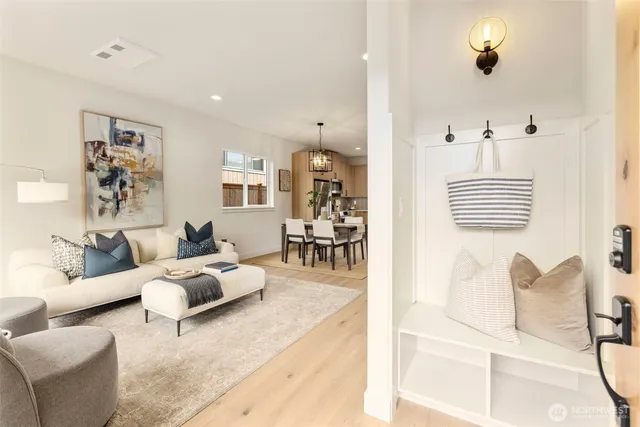 $889,000 | 3404 33rd Avenue West, Seattle, WA 98199