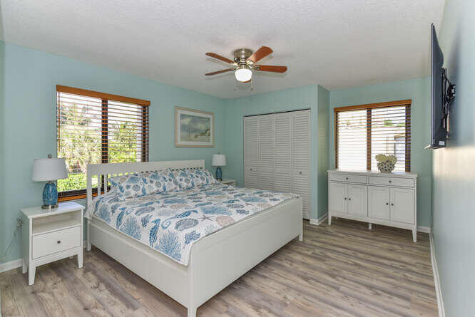 150 Pineview Road, Unit L6 Jupiter, FL 33469 - Photo 8 of 22 a bedroom with a large bed and a window