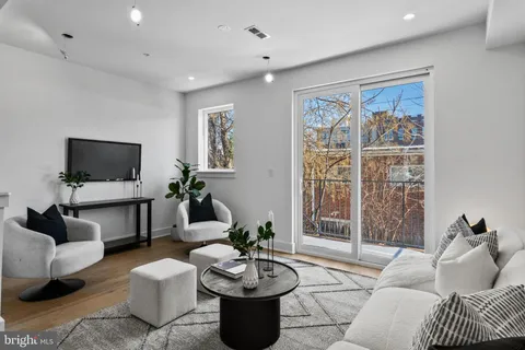 $1,200,000 | 749 North Capitol Street, Philadelphia, PA 19130