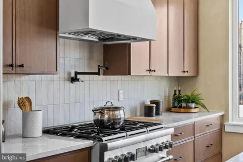 $1,200,000 | 749 North Capitol Street, Philadelphia, PA 19130