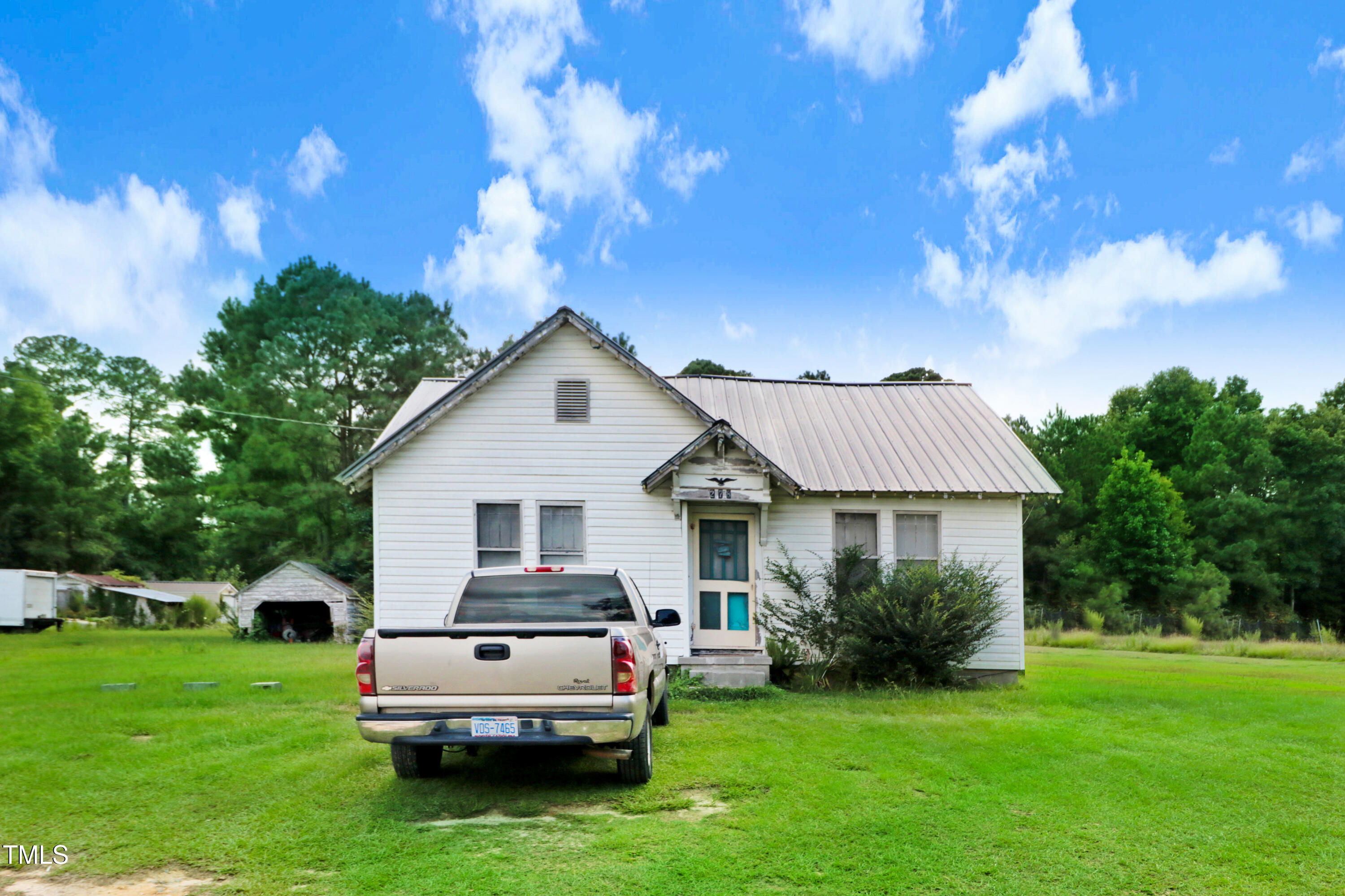 278 Old Cornwallis Road Princeton, NC 27569 - Photo 2 of 4 a front view of a house with garden