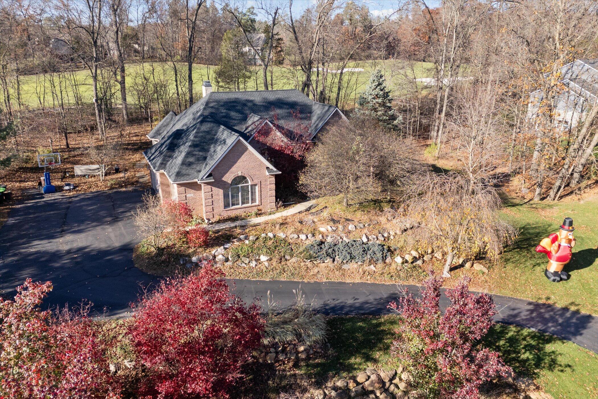 8200 Walkabout Way Pinckney, MI 48169 - Photo 3 of 56 61-8200-Walkabout-Way-Pinckney-MI-48169-