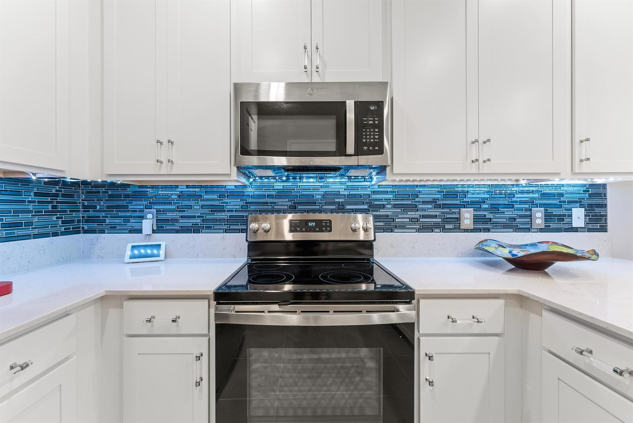 14526 Wiley Range Road, Unit 14526 Delray Beach, FL 33446 - Photo 14 of 52 Custom Tile Backsplash