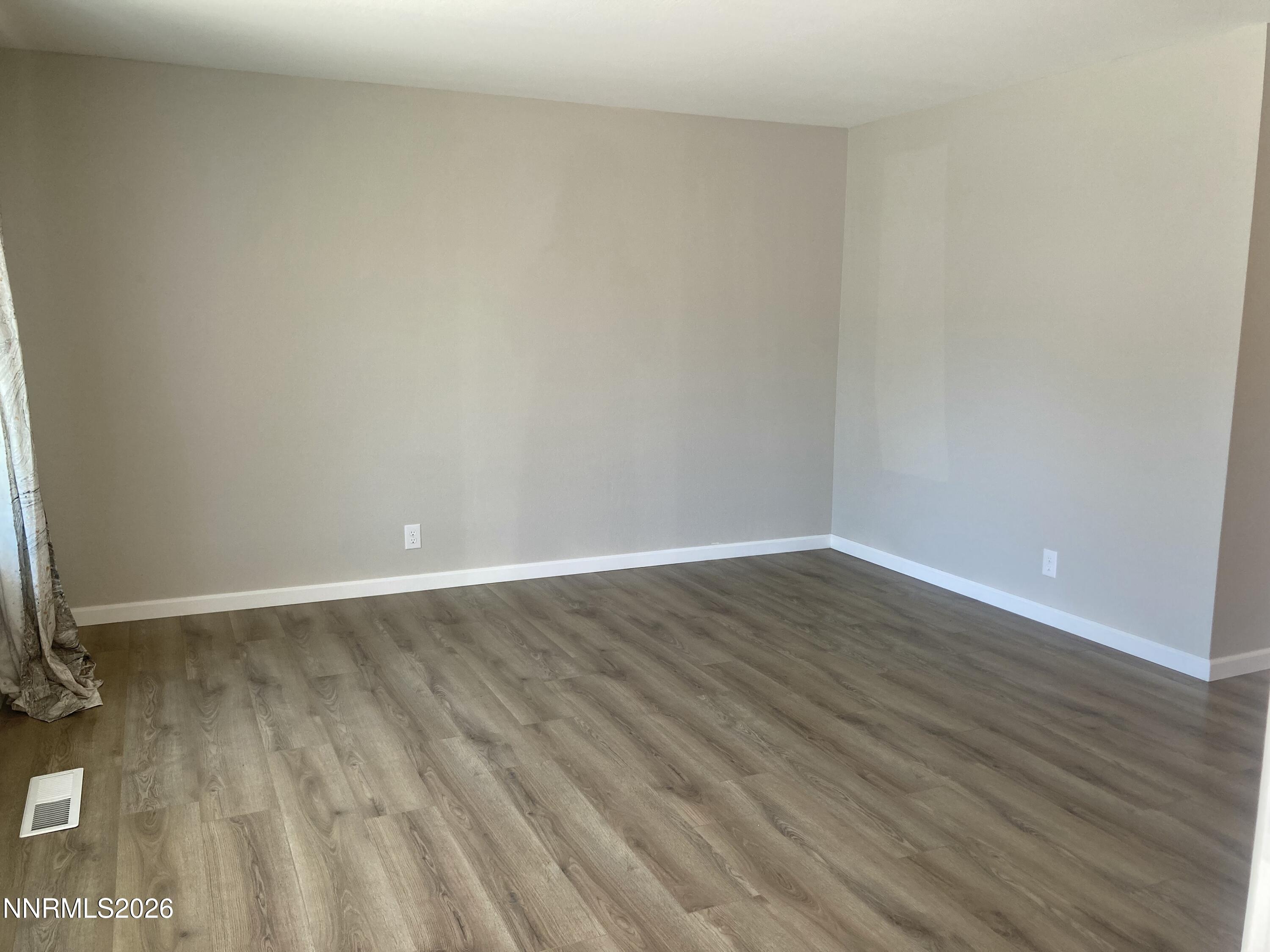 998 Roberts Street Reno, NV 89502 - Photo 2 of 31 IMG_0657