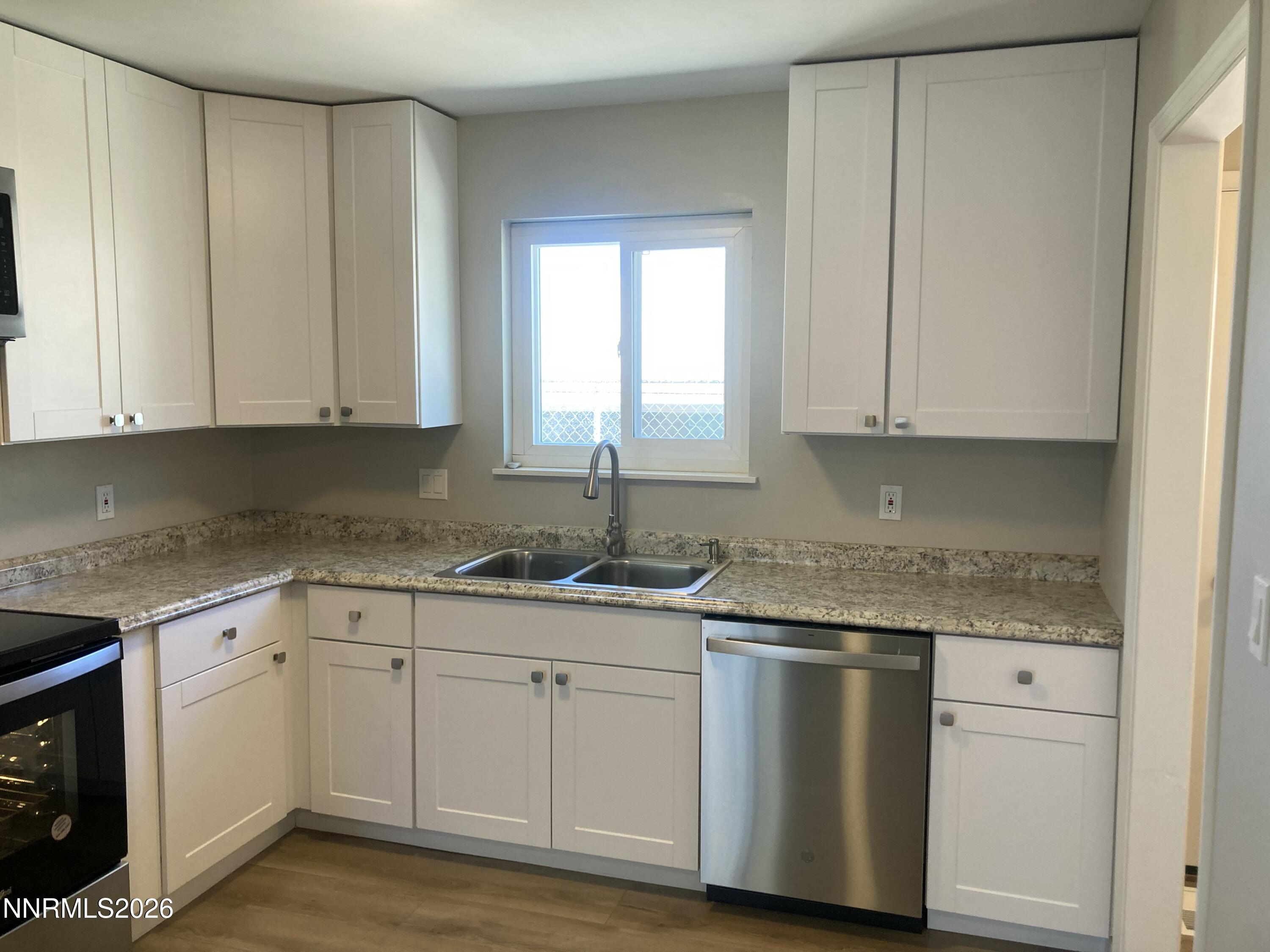 998 Roberts Street Reno, NV 89502 - Photo 5 of 31 IMG_0660