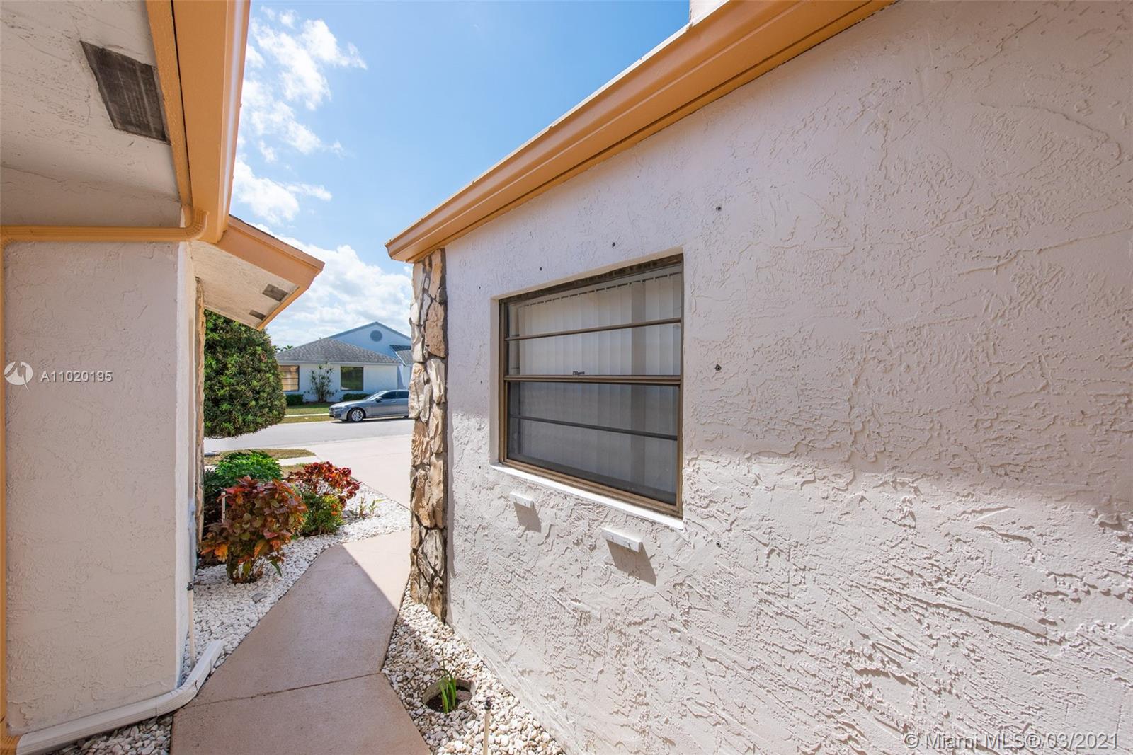 21060 Woodspring Avenue Boca Raton, FL 33428 - Photo 5 of 63 Gallery Image 5