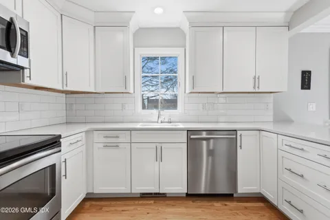 $799,000 | 28 Crestview Avenue, Stamford, CT 06907