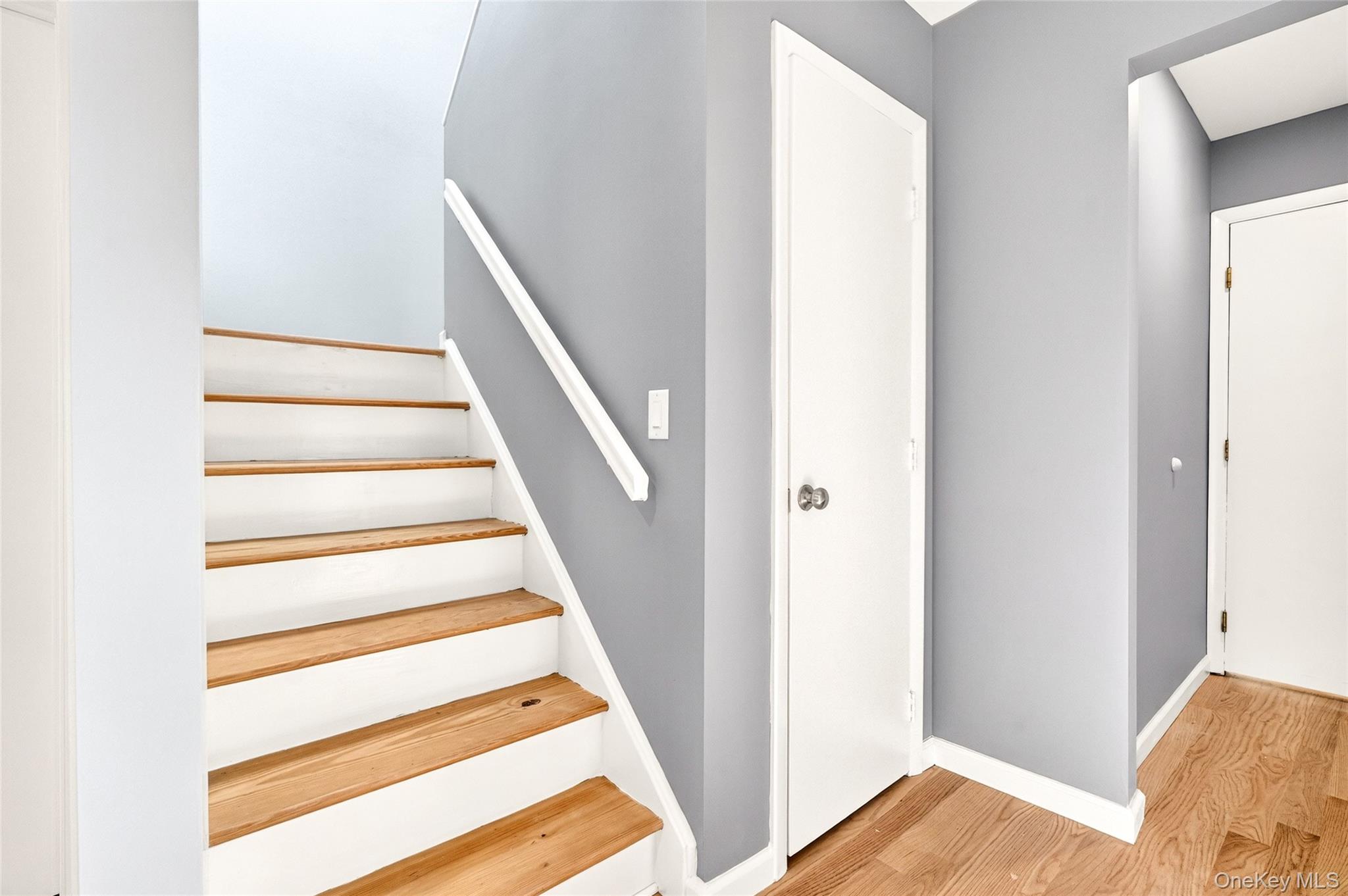 14 Bridle Path Road Ossining, NY 10562 - Photo 3 of 45 a view of entryway