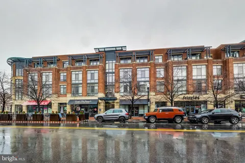 $2,950 | 520 John Carlyle Street, Unit 318, Alexandria, VA 22314