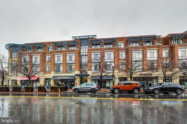 $2,950 | 520 John Carlyle Street, Unit 318, Alexandria, VA 22314