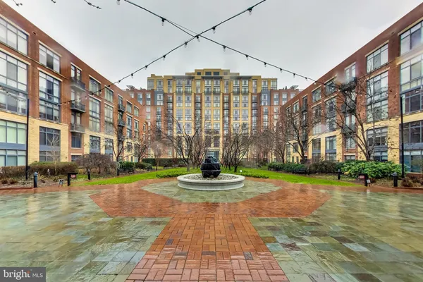 $2,950 | 520 John Carlyle Street, Unit 318, Alexandria, VA 22314