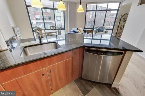 $2,950 | 520 John Carlyle Street, Unit 318, Alexandria, VA 22314