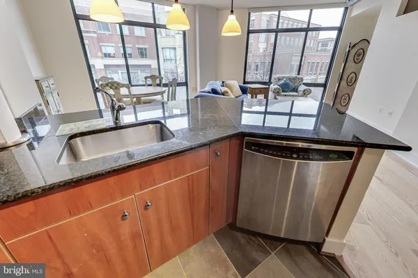 $2,950 | 520 John Carlyle Street, Unit 318, Alexandria, VA 22314