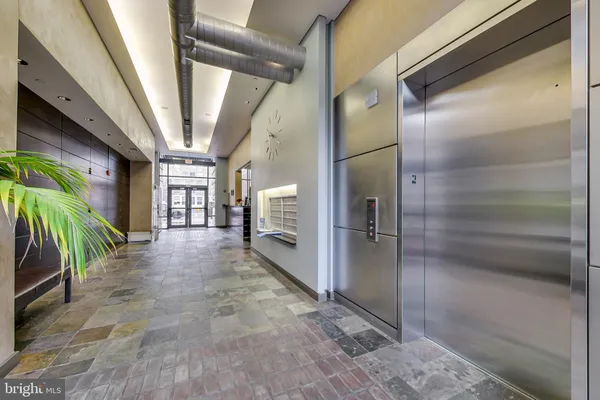 $2,950 | 520 John Carlyle Street, Unit 318, Alexandria, VA 22314