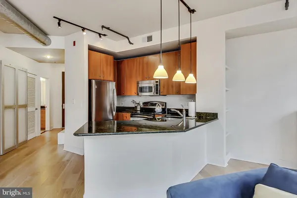 $2,950 | 520 John Carlyle Street, Unit 318, Alexandria, VA 22314