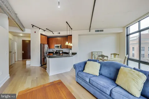 $2,950 | 520 John Carlyle Street, Unit 318, Alexandria, VA 22314