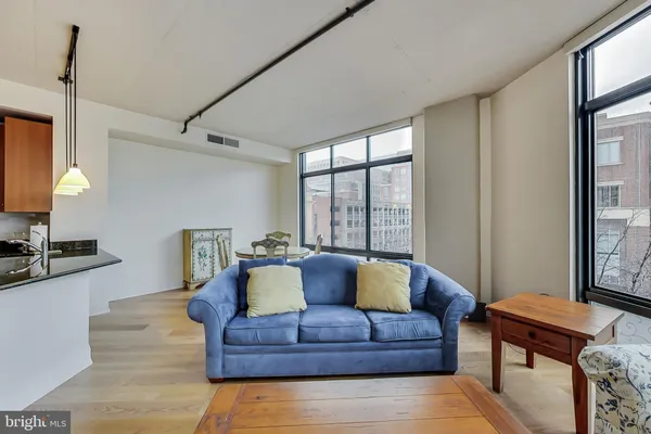 $2,950 | 520 John Carlyle Street, Unit 318, Alexandria, VA 22314