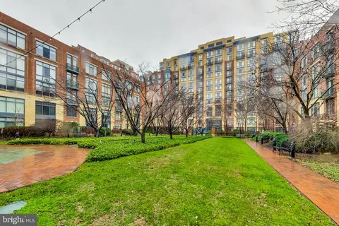 $2,950 | 520 John Carlyle Street, Unit 318, Alexandria, VA 22314