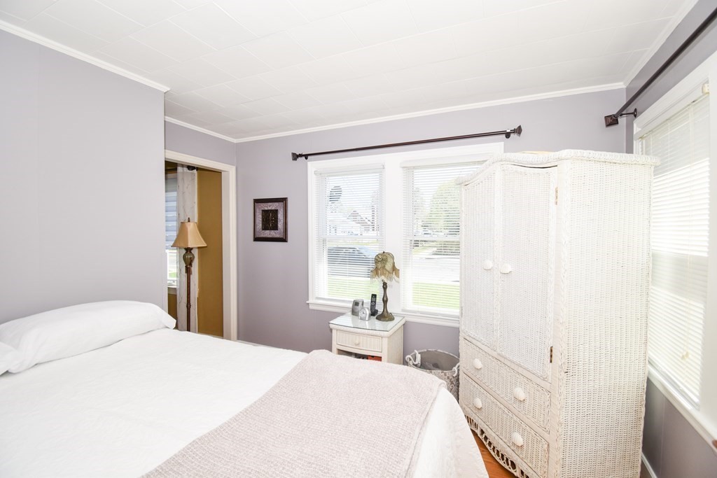 276 Oak Street Springfield, MA 01151 - Photo 20 of 36 a bedroom with a bed and a window