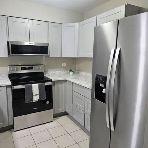 $1,895 | 260 East Court Of Shorewood, Unit 2, Vernon Hills, IL 60061