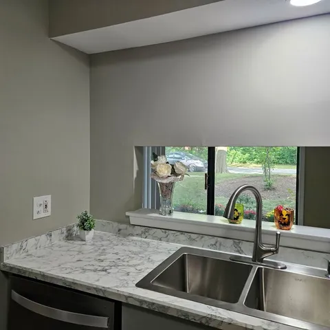 $1,895 | 260 East Court Of Shorewood, Unit 2, Vernon Hills, IL 60061