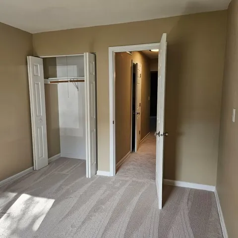 $1,895 | 260 East Court Of Shorewood, Unit 2, Vernon Hills, IL 60061