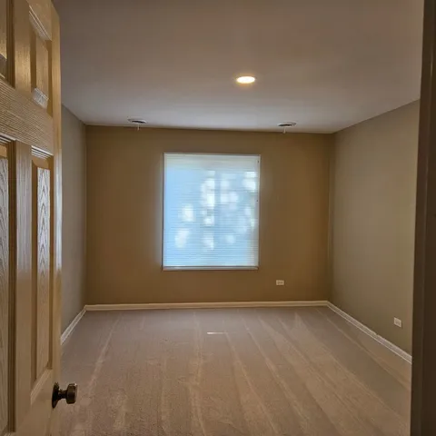 $1,895 | 260 East Court Of Shorewood, Unit 2, Vernon Hills, IL 60061