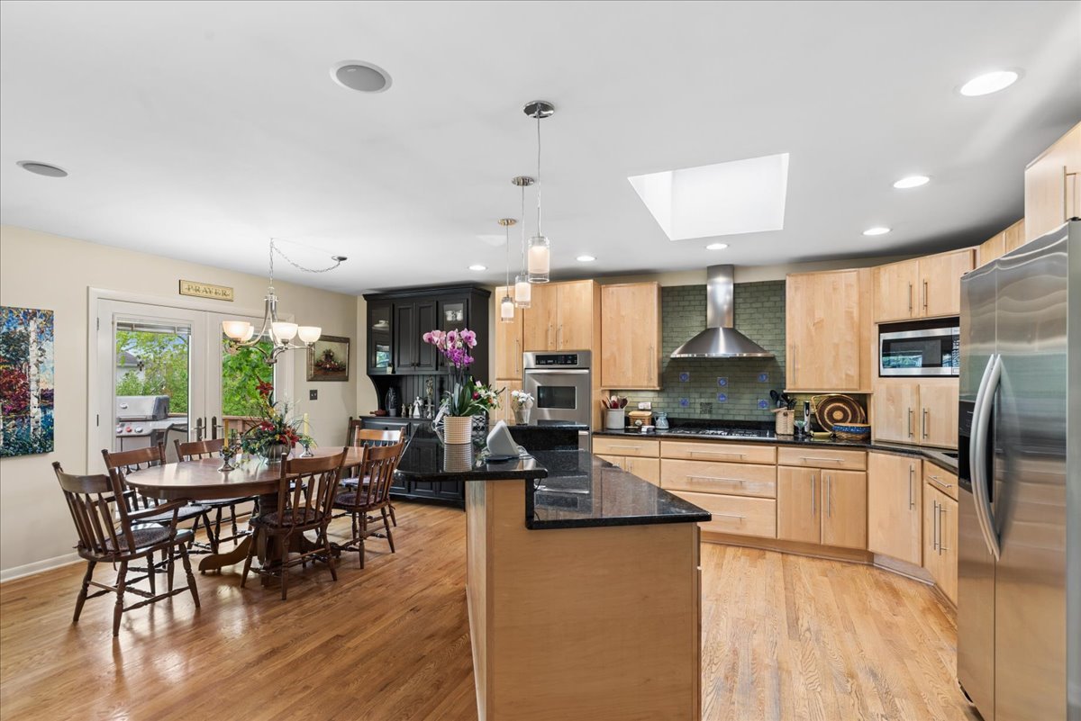 122 Mulberry Road Deerfield, IL 60015 - Photo 4 of 22