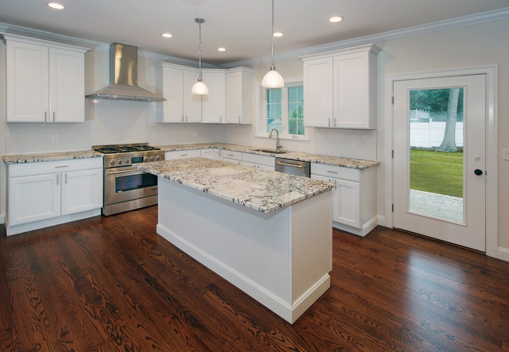 1 Willow Road Lynnfield, MA 01940 - Photo 4 of 17 Gallery Image 4