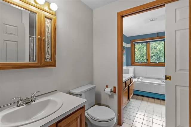 $575,000 | 6 Island View Drive, Warwick, RI 02886