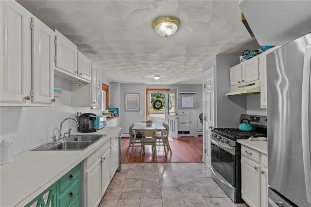 $575,000 | 6 Island View Drive, Warwick, RI 02886