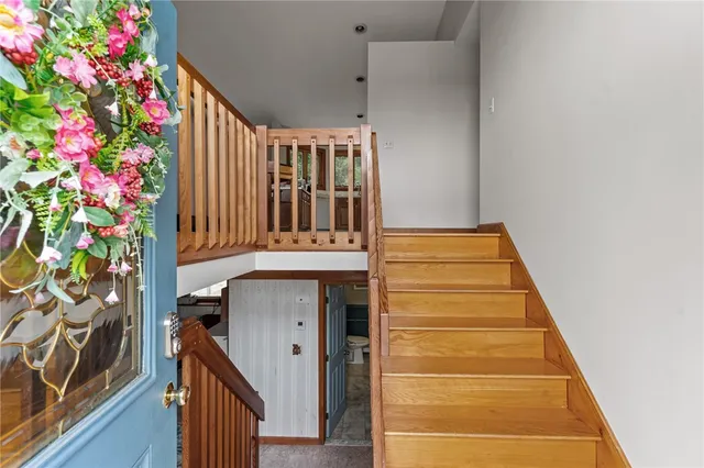 $575,000 | 6 Island View Drive, Warwick, RI 02886