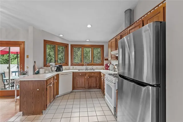 $575,000 | 6 Island View Drive, Warwick, RI 02886