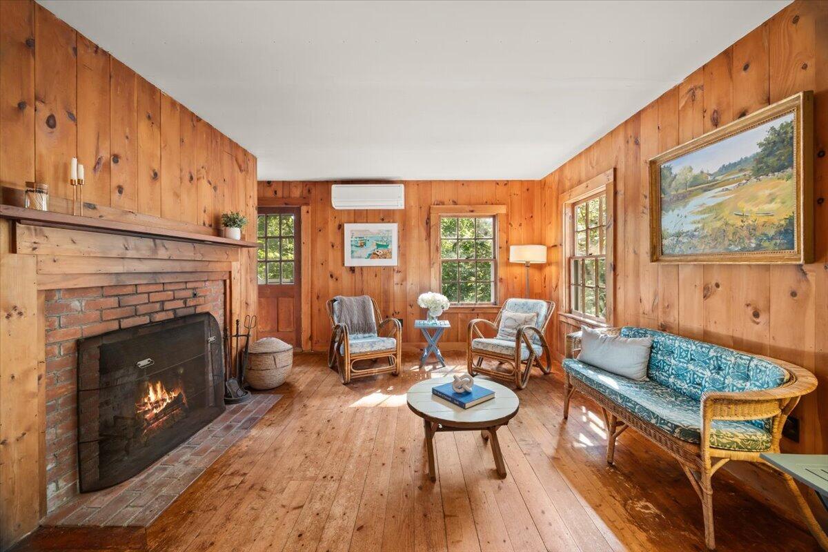 89 F R Lillie Road Woods Hole, MA 02543 - Photo 7 of 30 Living Room