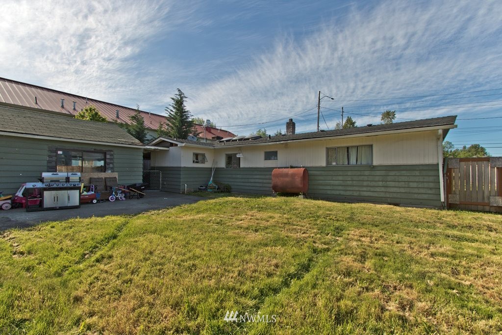 5403 Northeast 4th Street Renton, WA 98059 - Photo 11 of 12