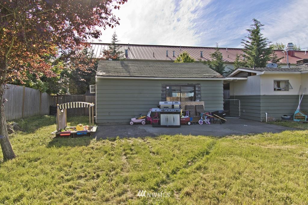 5403 Northeast 4th Street Renton, WA 98059 - Photo 12 of 12