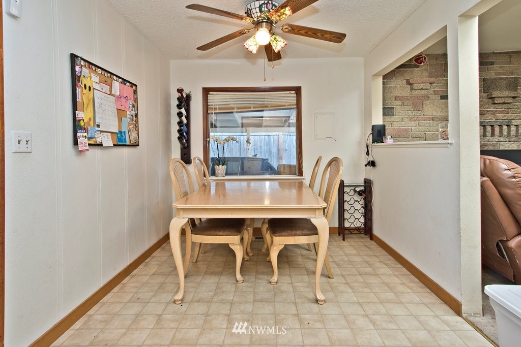 5403 Northeast 4th Street Renton, WA 98059 - Photo 4 of 12