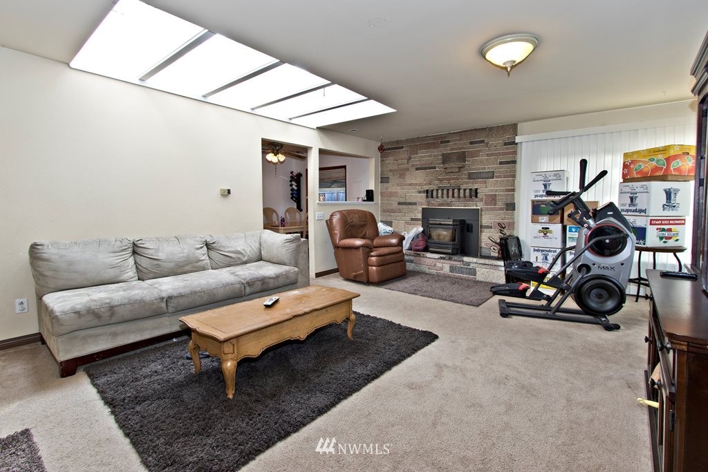5403 Northeast 4th Street Renton, WA 98059 - Photo 6 of 12