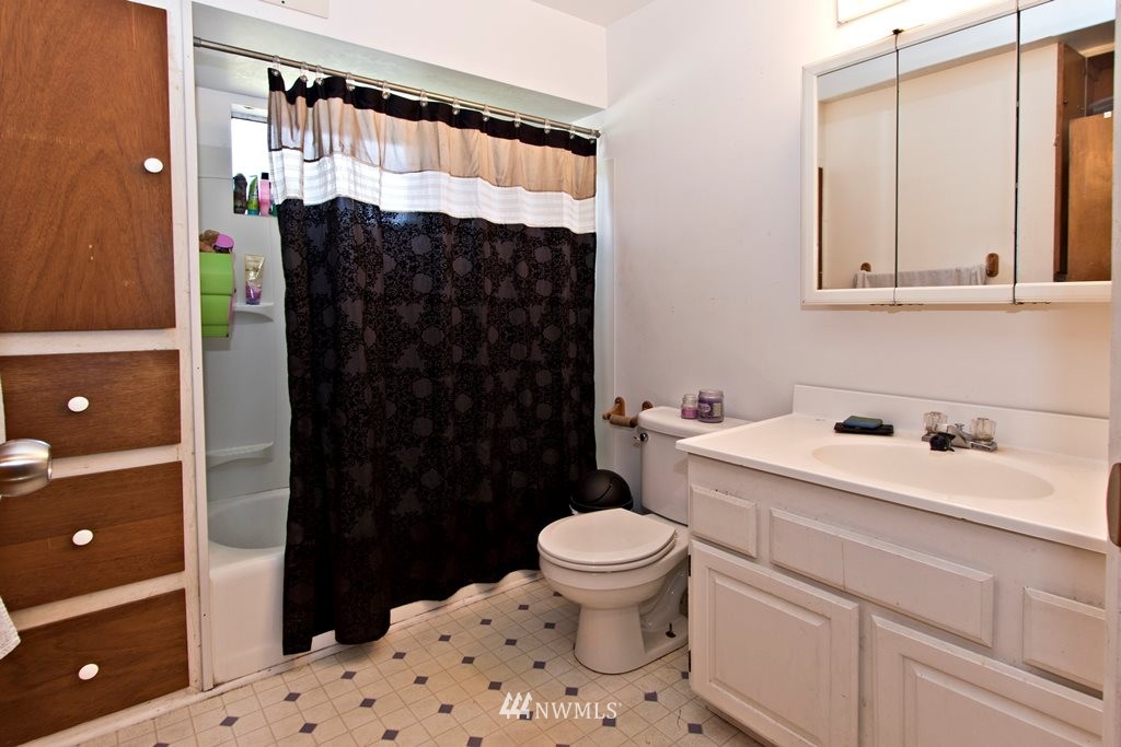 5403 Northeast 4th Street Renton, WA 98059 - Photo 7 of 12