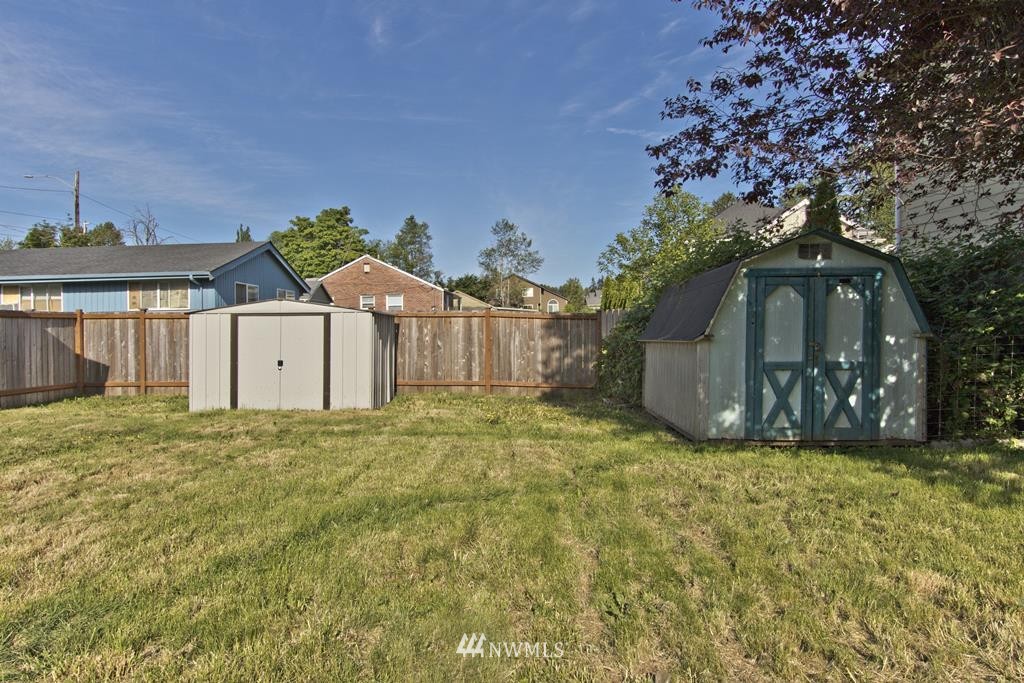 5403 Northeast 4th Street Renton, WA 98059 - Photo 10 of 12