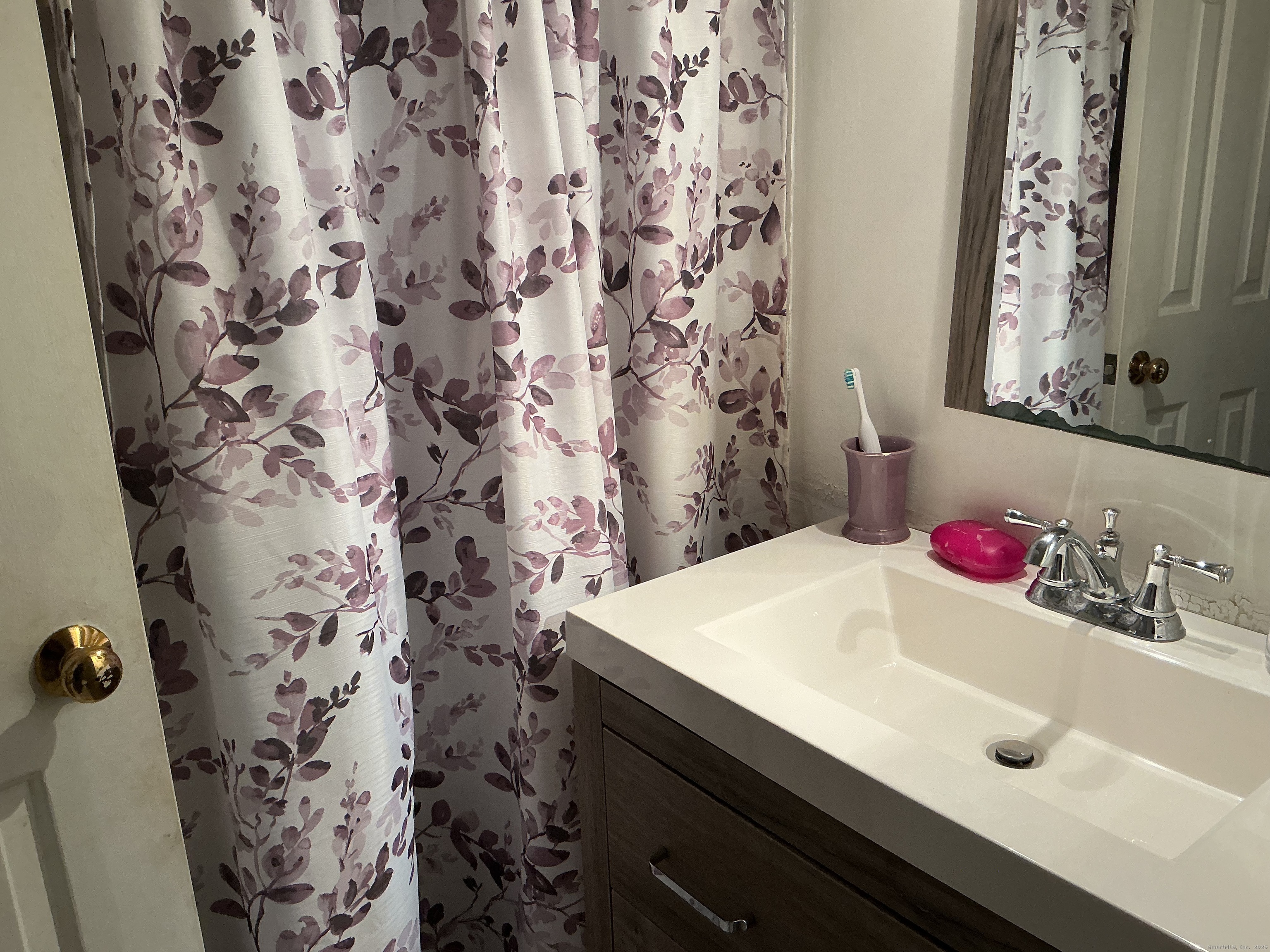 100 Front Street, Unit 100 New Haven, CT 06513 - Photo 14 of 17 a bathroom with a sink and a sink