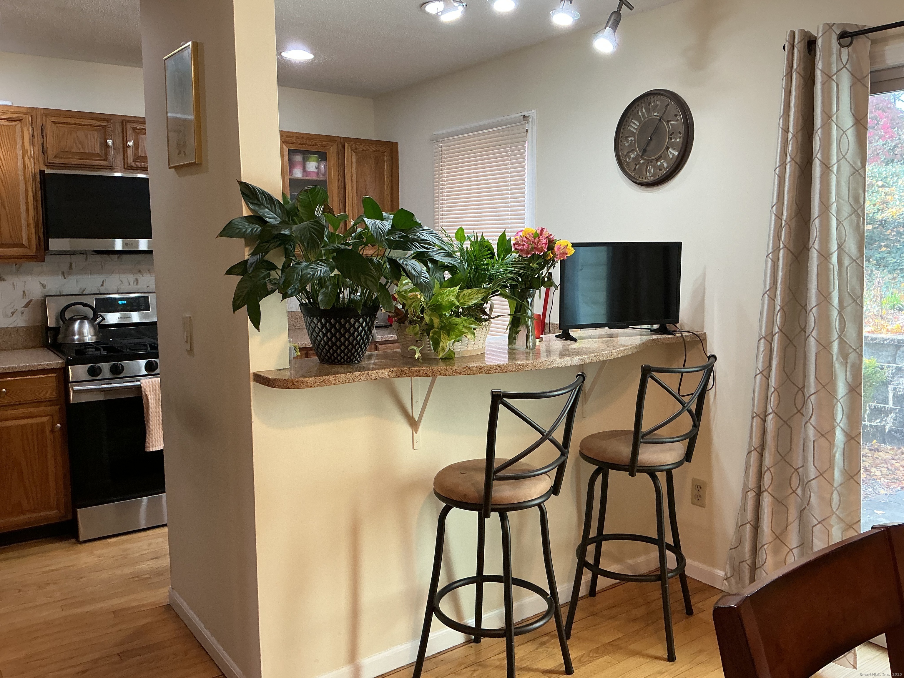 100 Front Street, Unit 100 New Haven, CT 06513 - Photo 7 of 17 a dining room with furniture and a flat screen tv